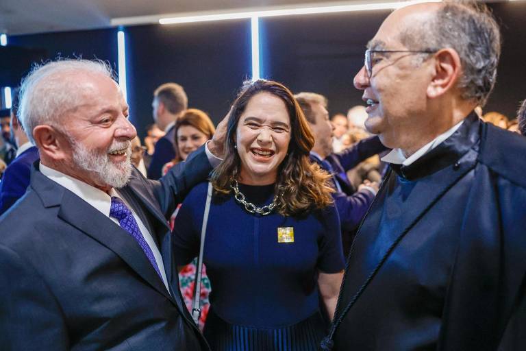 Autoridades prestigiam Dino em posse no STF e em missa na Catedral de Brasília