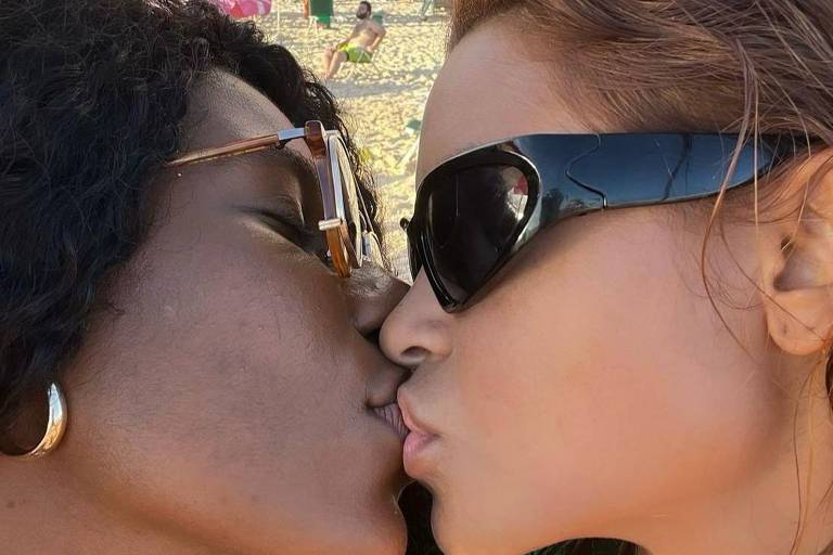 Indira Nascimento e Lucy Alves se beijam e postam nas redes sociais