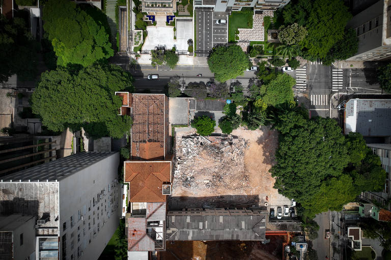 Casarão de freiras demolido nos Jardins