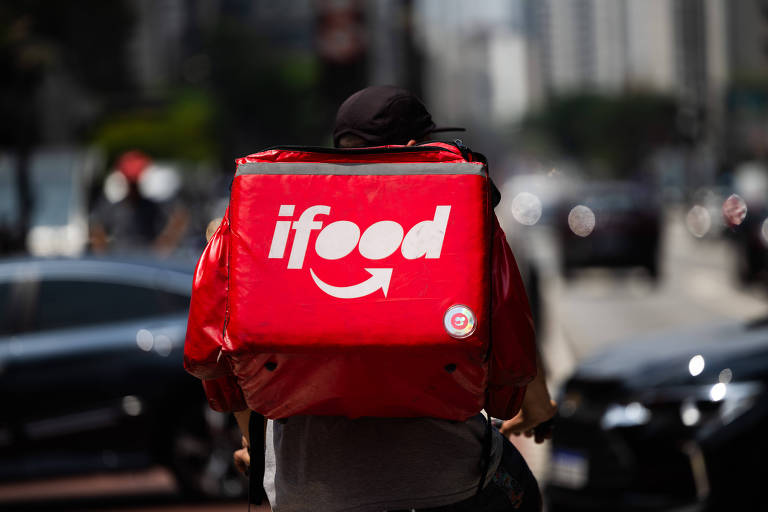 iFood quer contribuição ao INSS de 5% a 11% sobre renda dos motoboys