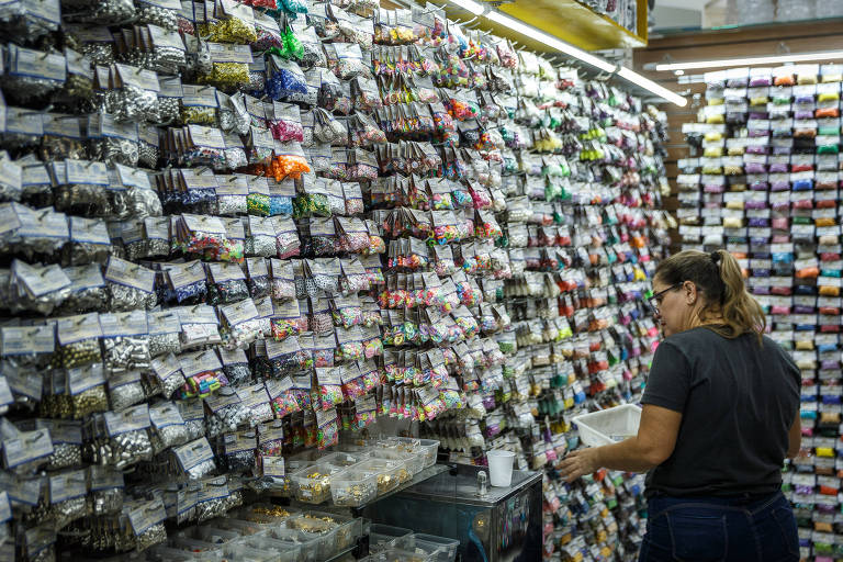 Loja na Ladeira Porto Geral, região da 25 de Março, que vende miçangas