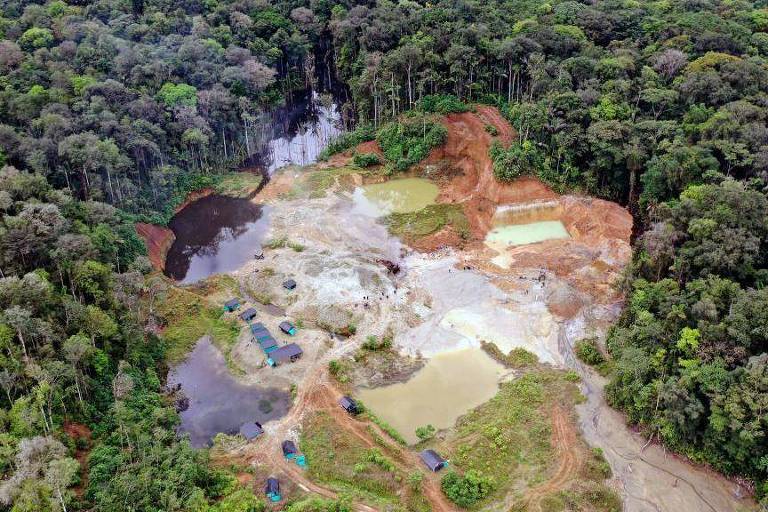 Mineração ilegal de ouro na Colômbia
