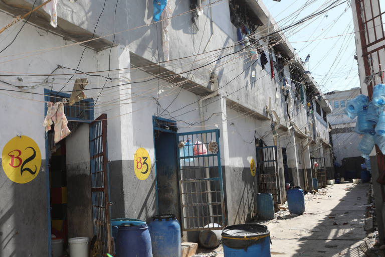 Penitenciária com as celas abertas e vazias em Porto Príncipe, a capital do Haiti