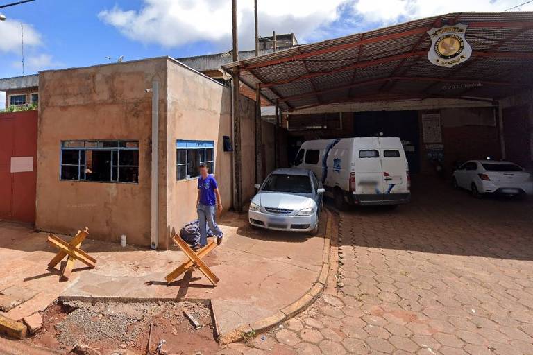 Entrada do Estabelecimento Penal Jair Ferreira de Carvalho, em Campo Grande (MS), onde dois presos fugiram na madrugada desta segunda-feira (4)