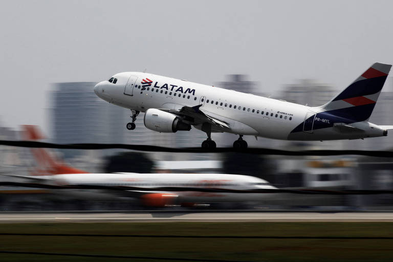 Avião perde altitude em voo da Latam da Austrália ao Chile; 50 passageiros foram socorridos