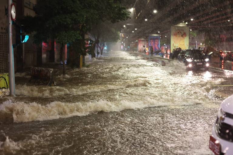 Chuva provoca vários pontos de alagamentos na região central de São Paulo