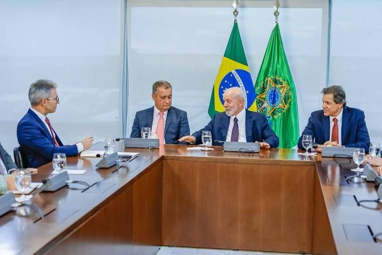 Zema diz que é favorável a federalizar estatais após reunião com Lula e Haddad