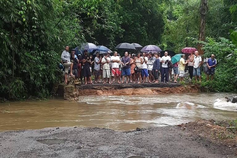 Com 344 mm de chuva em 72 horas, Ubatuba tem comunidade isolada e decreta emergência