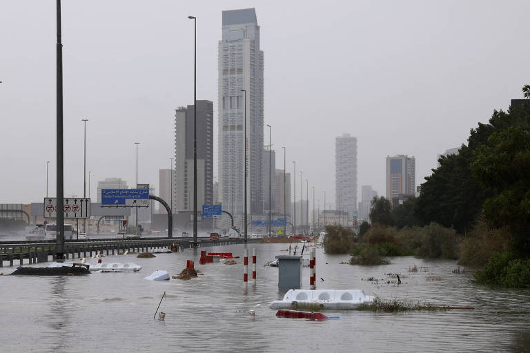 Tempestade inunda ruas, cancela eventos e atrasa voos em Dubai