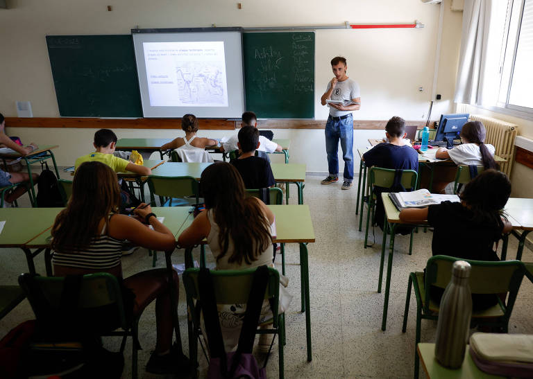 Barcelona planeja instalar ar-condicionado em 170 escolas com energia solar