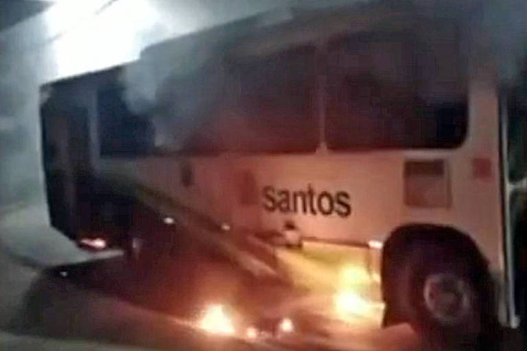 Criminosos incendeiam ônibus em Santos após morte de suposto líder de facção
