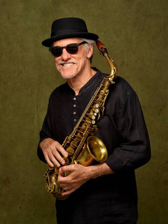 Saxofonista Mauro Senise homenageia Johnny Alf em show