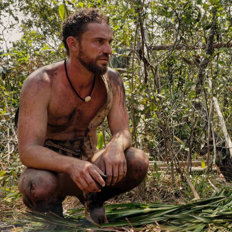 O engenheiro agroflorestal Juliano Hoja, em sua participação no reality show Largados e Pelados, do Discovery Channel