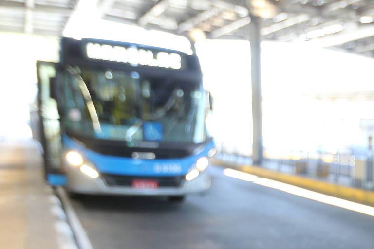 Prefeitura de SP troca empresa de ônibus de seis linhas após revolta em terminal