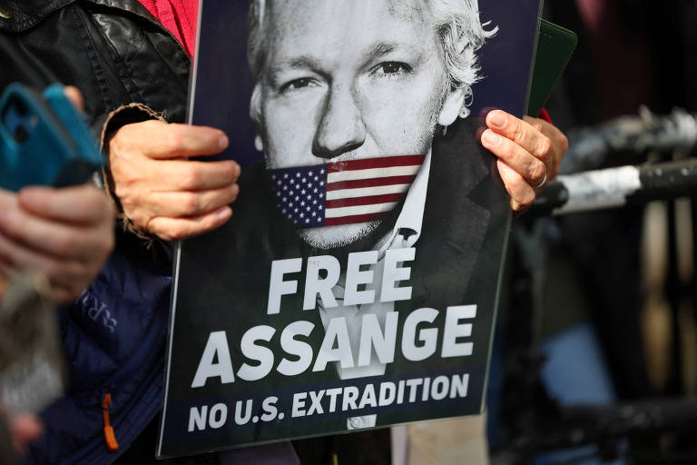 Justiça britânica aceita recurso de Julian Assange e adia decisão sobre extradição para os EUA