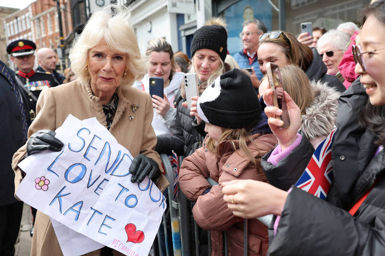 Rainha Camilla diz que Kate Middleton está 'emocionada com o apoio' após revelar câncer