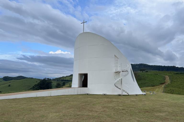 Conheça a capela Santa Clara, uma das últimas obras de Oscar Niemeyer