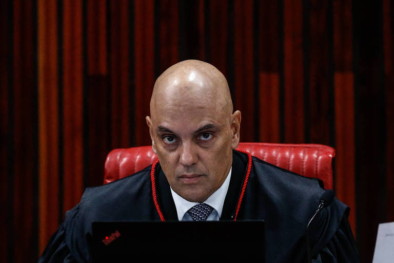 Moraes prorroga pela 10ª vez inquérito que mira Bolsonaro