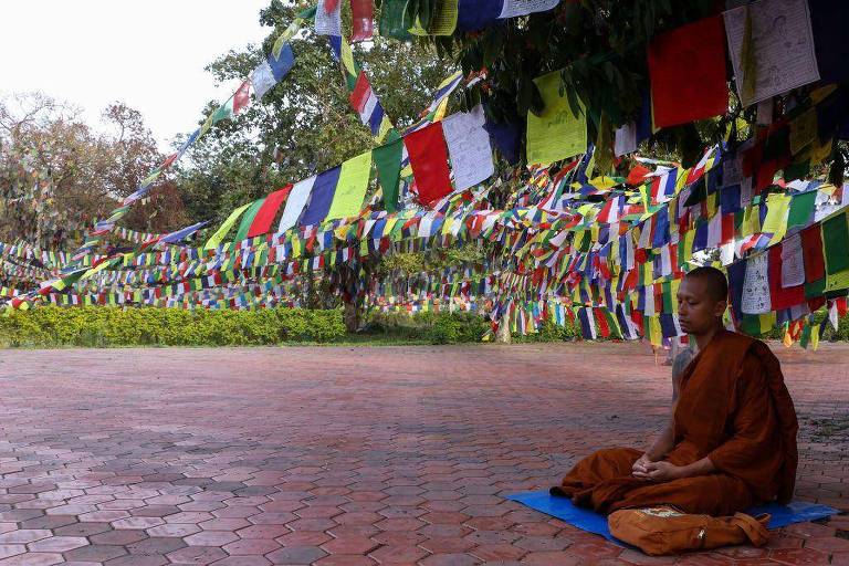 Monge budista meditando