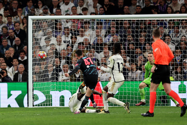 Em jogo de seis gols, Real e City empatam na abertura das quartas da Champions