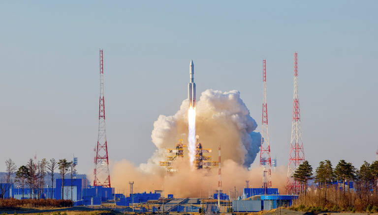 Rússia lança foguete espacial Angara-A5