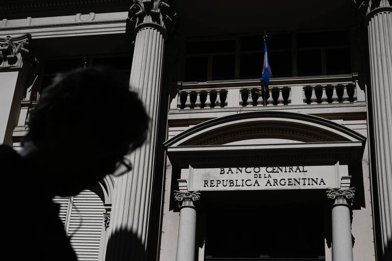 Ministro confirma que Argentina mandou ouro do banco central para o exterior