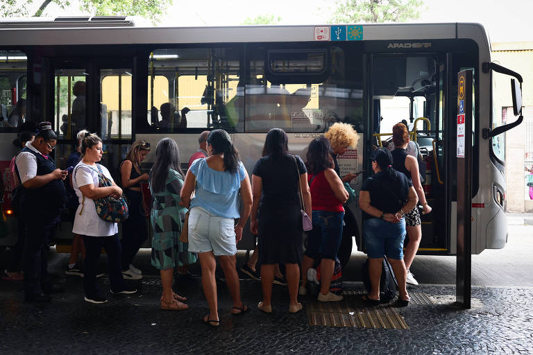 Reclamações contra ônibus municipais em SP aumentam 29% em um ano