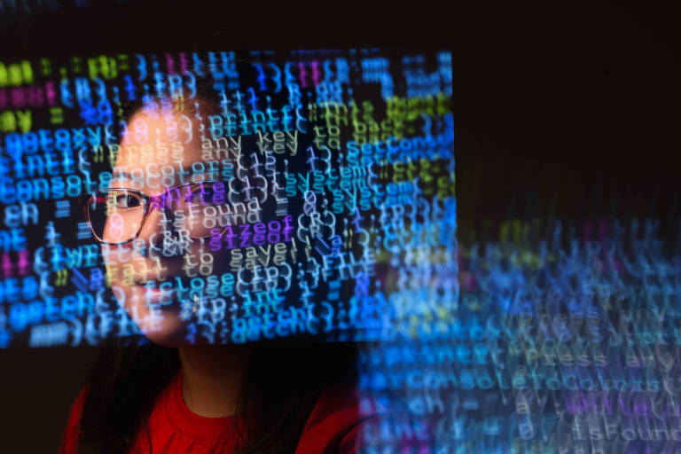 Programação atrai meninas, que querem futuro mais feminino na tecnologia