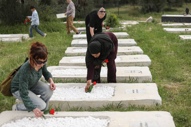 Voluntários recuperam e transformam cemitério de refugiados mortos na Grécia