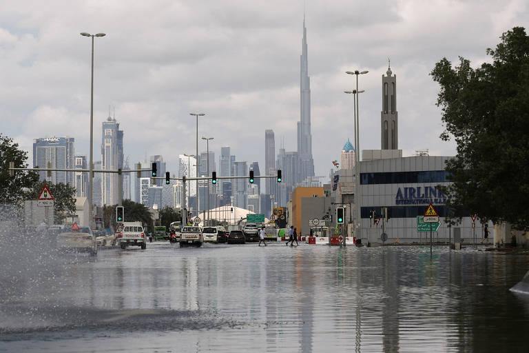 Veja fotos dos alagamentos em Dubai após chuva recorde