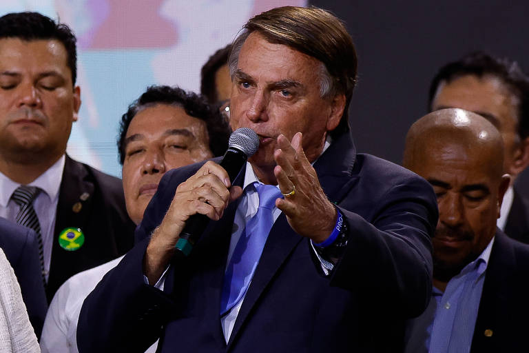 Bolsonaro é transferido para São Paulo para tratar erisipela e obstrução intestinal