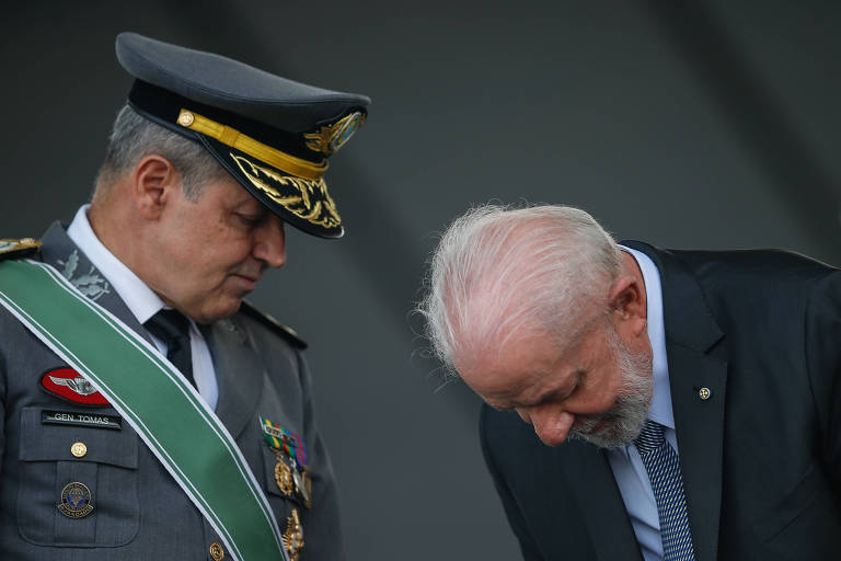 Comandante do Exército reforça cobrança orçamentária em evento com Lula