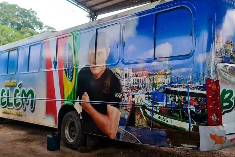 Pré-candidato a prefeito pinta ônibus com sua foto em Belém