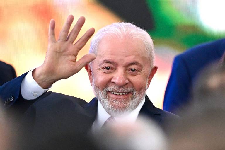 Vídeo: Lula anuncia que Pé-de-Meia agora inclui todos os alunos inscritos no CadÚnico