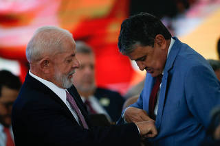 O presidente Lula e o ministro Wellington Dias no anúncio do pacote