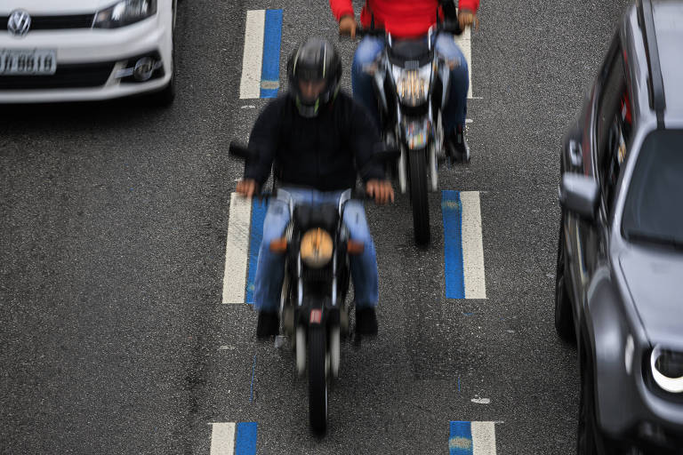 Prefeitura de SP anuncia faixa azul só para motocicletas no Minhocão