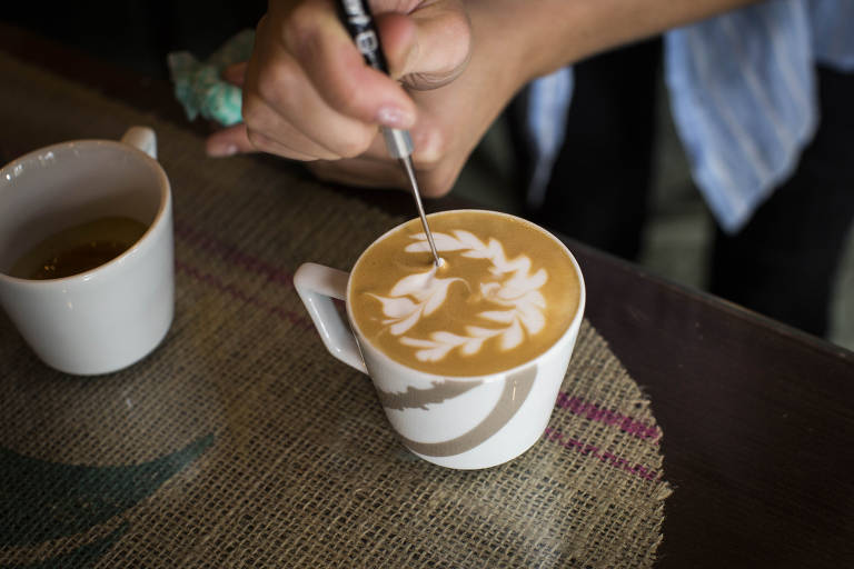 Veja cafés feitos com leite vegetal