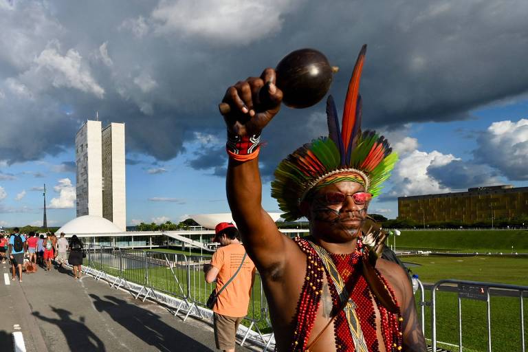 Indígenas protestam em Brasília e cobram fortalecimento de ministério e Funai