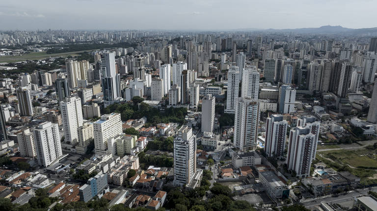 Espigões no entorno do Mirante de Santana