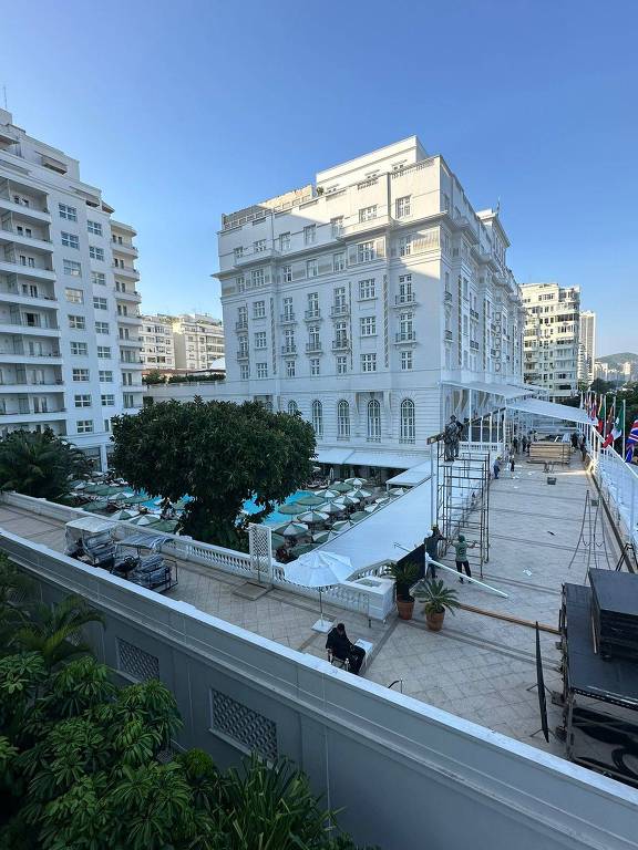 Movimentação em frente ao hotel da Madonna do Rio