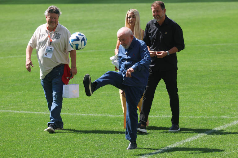 Lula visita campo da Neo Química Arena no Dia do Trabalho; veja vídeo