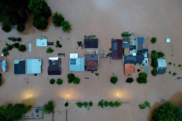 Vista de drone da cidade de Encantado, no Rio Grande do Sul, que sofre com fortes chuvas