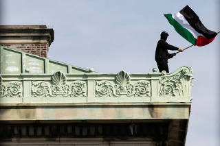 Protests continue on Columbia University campus in support of Palestinians