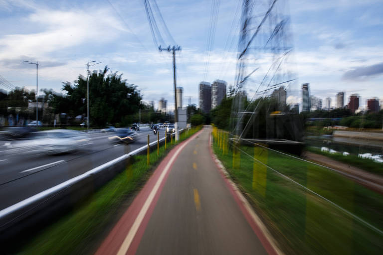 Onda de roubos assusta frequentadores das ciclovias do rio Pinheiros, em SP