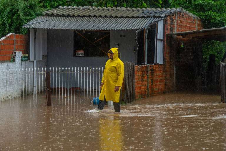 Entidade médica alerta para risco de leptospirose em enchentes no Rio Grande do Sul