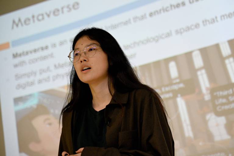 Professores gerados por IA lecionam em universidade de Hong Kong