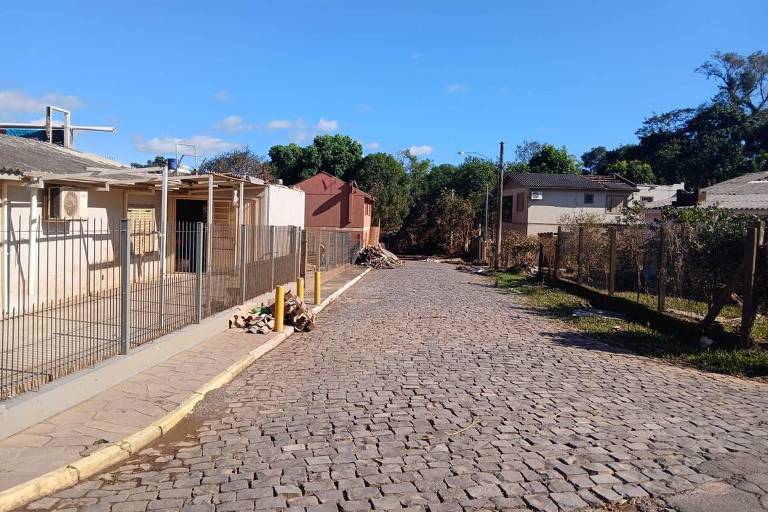 Quarteirões inteiros de Estrela (RS) ficaram desertos após os moradores abandonarem suas casas na quarta enchente em oito meses