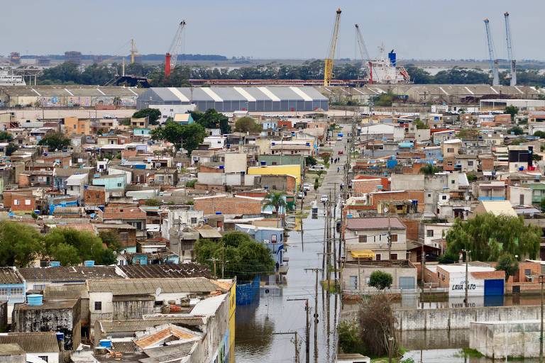 Nível do Guaíba segue caindo, e lagoa dos Patos sobe e inunda bairros