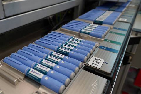 FILE PHOTO: Pens for the diabetes drug Ozempic sit on a production line at Danish drugmaker Novo Nordisk's site in Hillerod, Denmark, September 26, 2023. REUTERS/ Tom Little/File Photo ORG XMIT: HFS-FW1