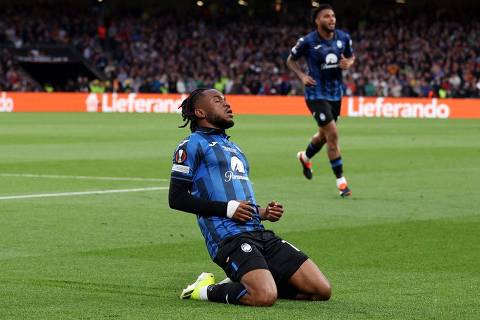 Atalanta's Nigerian forward #11 Ademola Lookman celebrates scoring his team's second goal during the UEFA Europa League final football match between Atalanta and Bayer Leverkusen at the Dublin Arena stadium, in Dublin, on May 22, 2024. (Photo by Adrian DENNIS / AFP)